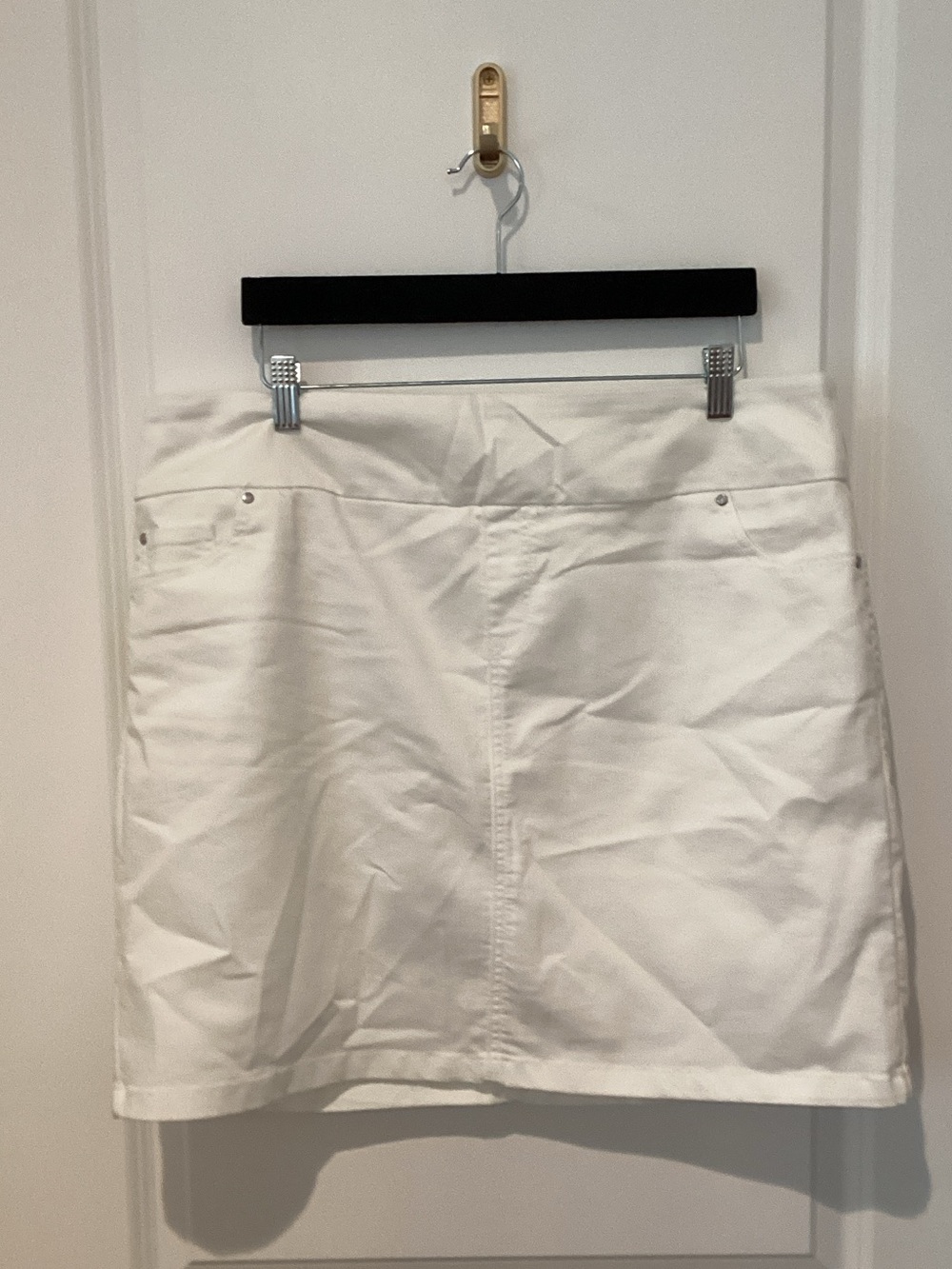 Women's White Mini Skirt — Clean Classic Style